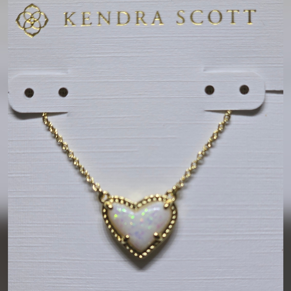 Kendra Scott Ari Heart  Iridescent Heart Pendant Necklace